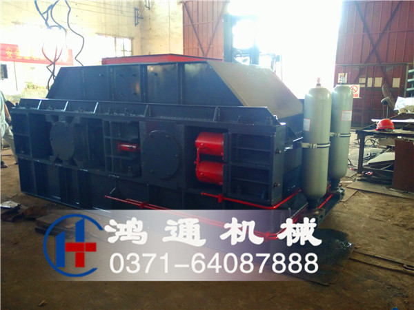 1500×800液壓對(duì)輥破碎機(jī)一天能產(chǎn)多少方砂子！