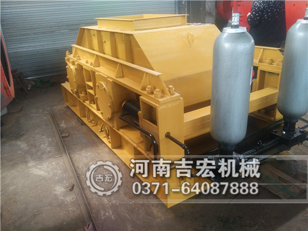 碎石制砂專用機器—對滾制沙機/合金|實心輥皮耐磨效率高！