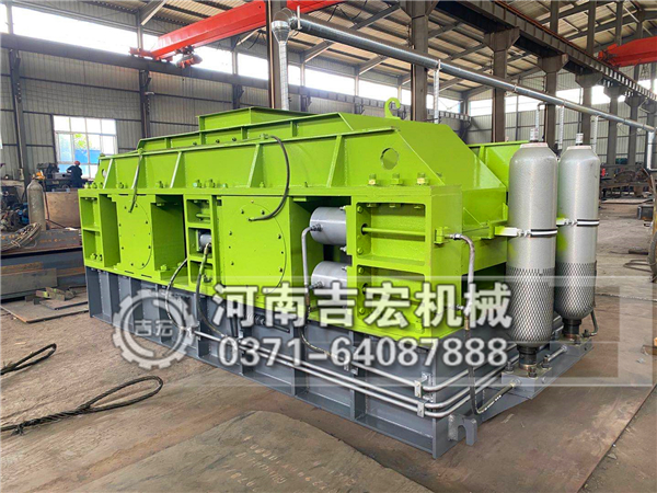 小型雙輥礦石破碎機行業(yè)內(nèi)又叫對輥破碎機！