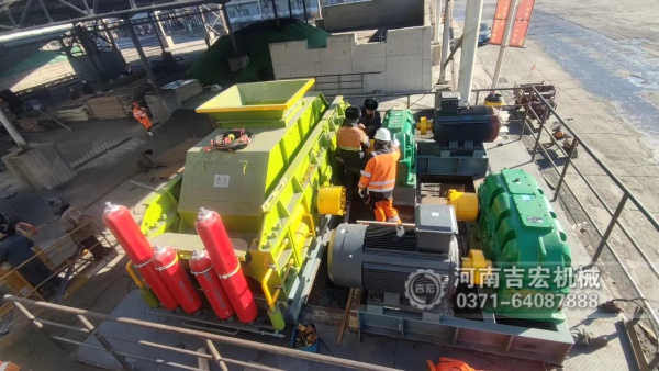 石英礦石破碎設(shè)備哪種比較好用,工作原理是什么？