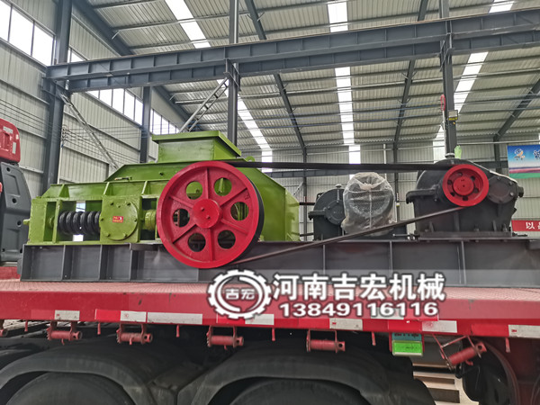 城市道路改造中廢舊柏油路面破碎方案——雙齒輥破碎機(jī)核心技術(shù)解讀！