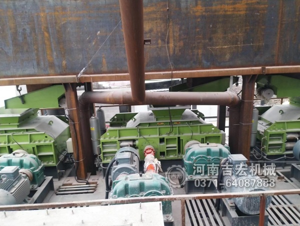 試過多種破碎機,為啥老廠長獨寵白云石對輥機？答案藏在細節(jié)里！
