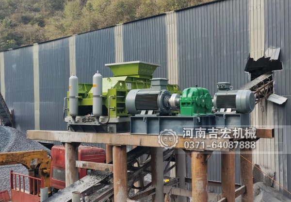 褐煤雙齒輥破碎機 vs 錘式破碎機：破碎效率、能耗與維護(hù)成本對比！